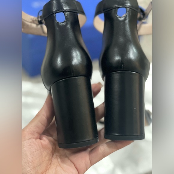 Stuart Weitzman Size 9 Black ankle strap sandal - Picture 4 of 8